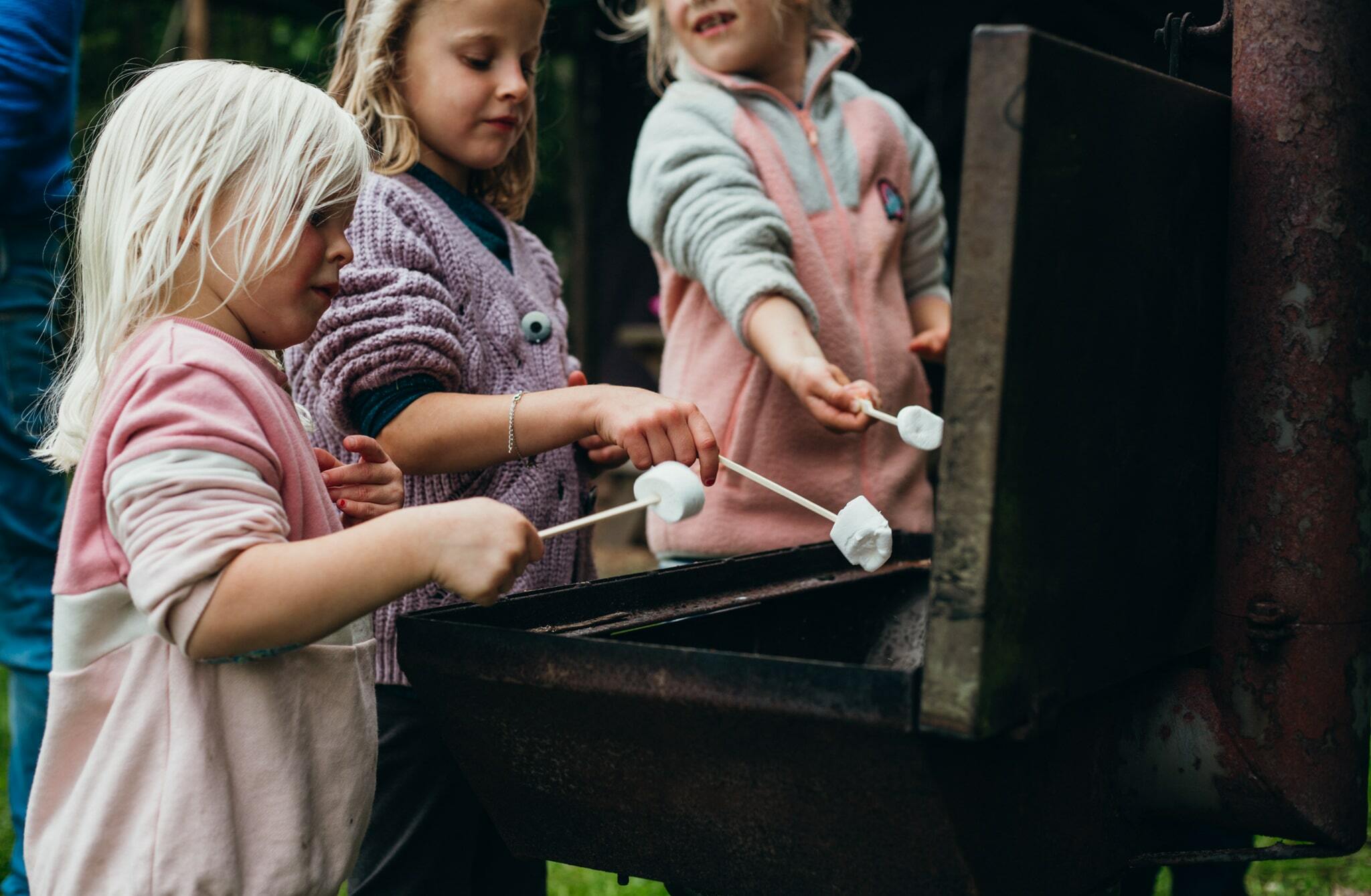 Marshmallows roosteren op de bbq boerenbed